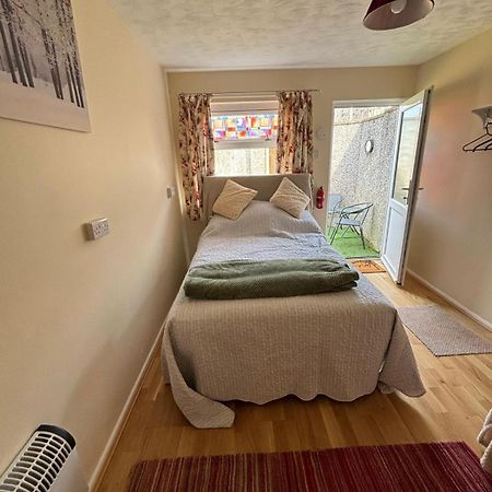 1A Butty Bach Apartment Milford Haven Bagian luar foto