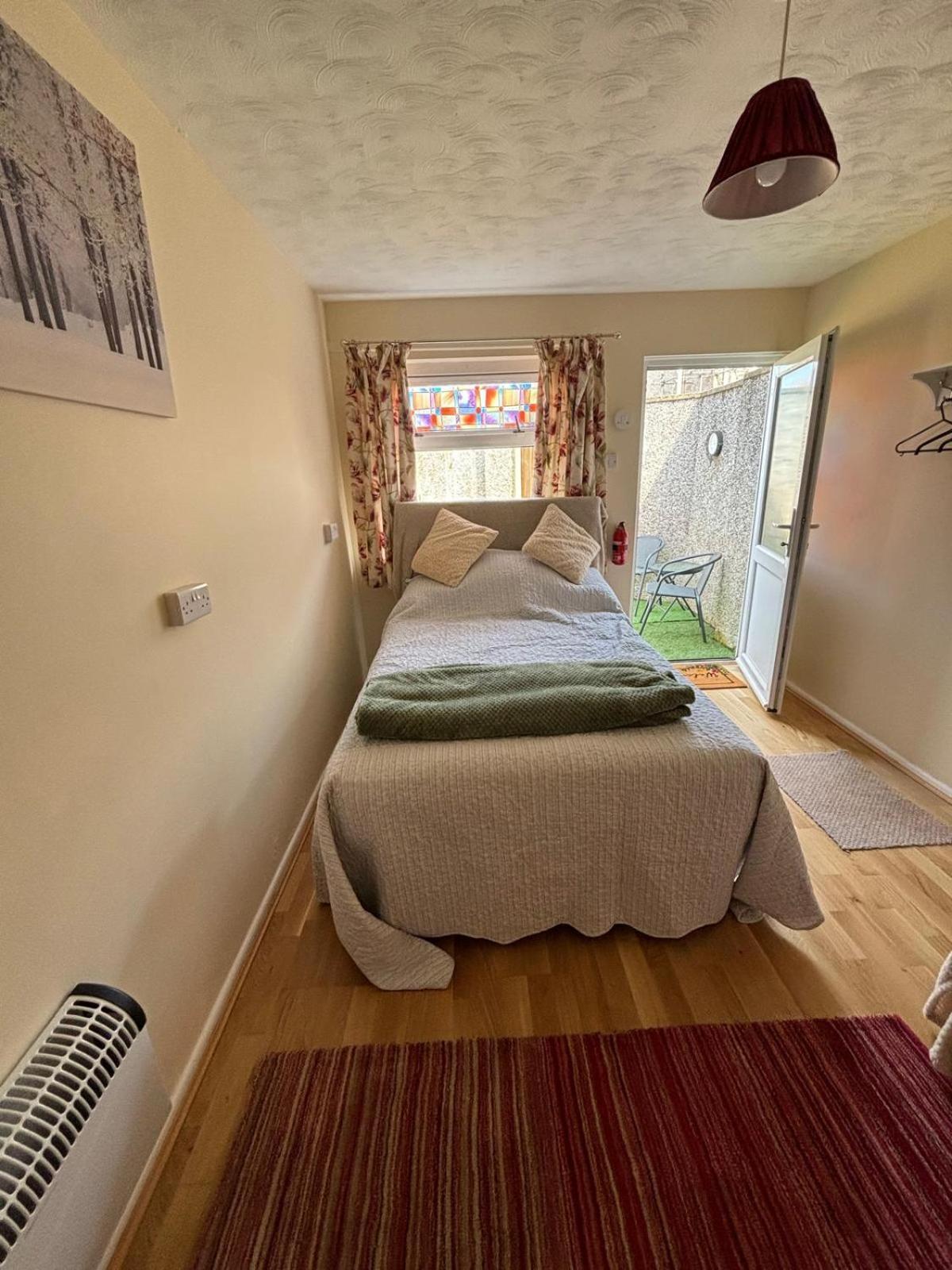 1A Butty Bach Apartment Milford Haven Bagian luar foto